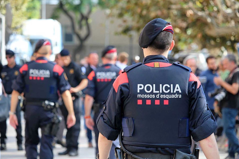 Bigpicture ru politsiya v ispanii zachistila barselonu ot turistov