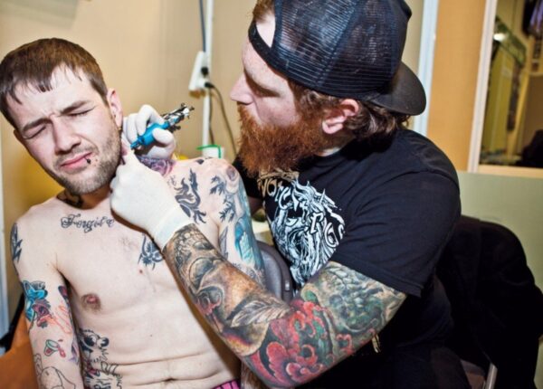 Боль и слезы: самые болезненные места для татуировок по словам тату-рекордсменов