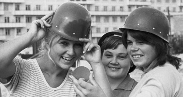 Какие хитрости использовали женщины СССР, заменяя дефицитную косметику