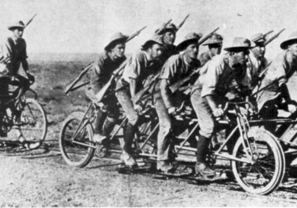 Как предок голливудской звезды Шарлиз Терон придумал велосипедные войска