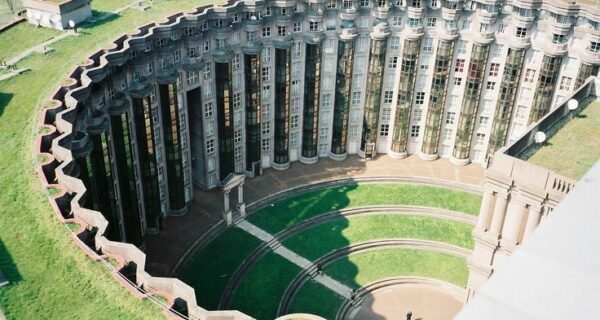 Как выглядят 9 реальных мест из фильмов-антиутопий