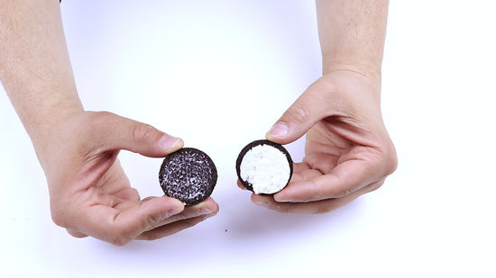 Bigpicture ru 550px nowatermark eat an oreo cookie step 3 version 2