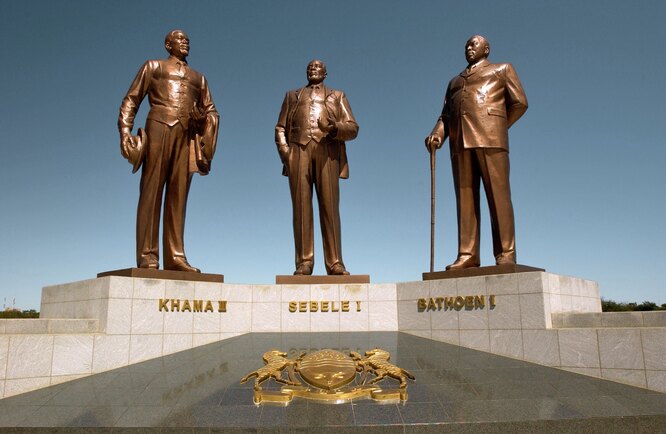 Памятник трем вождям в Ботсване