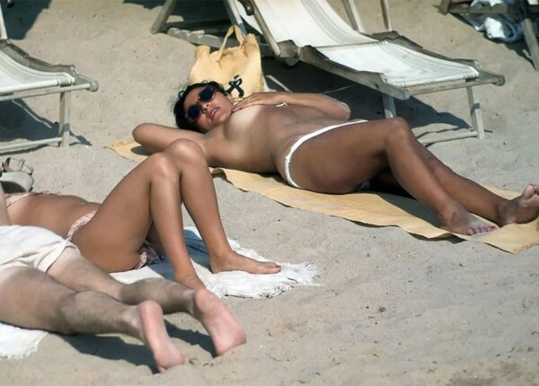 Как отдыхали на пляже в Каннах — удивительные цветные фото 1948 года