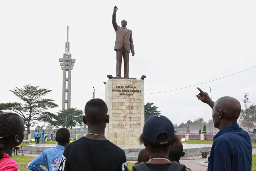 Памятник премьер-министру Патрису Лумумбе в Киншасе, Конго