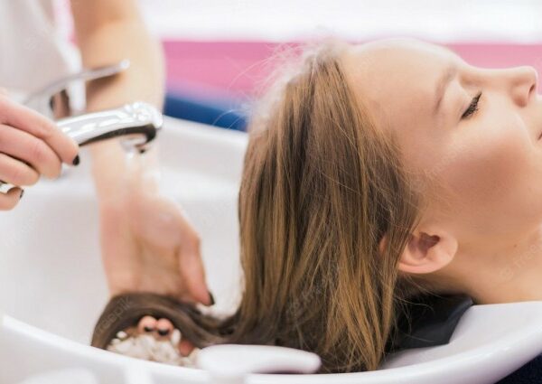 Синдром салона красоты — почему визит в парикмахерскую может привести к инсульту