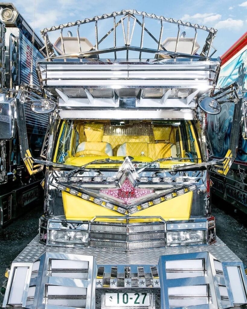 Японские грузовики «Декотора» на снимках Роберта Бенсона