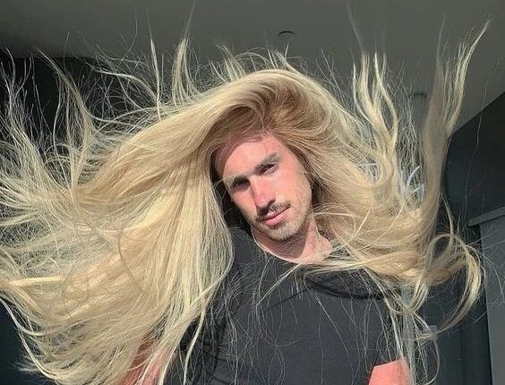 25 фото мужчин с длинными волосами