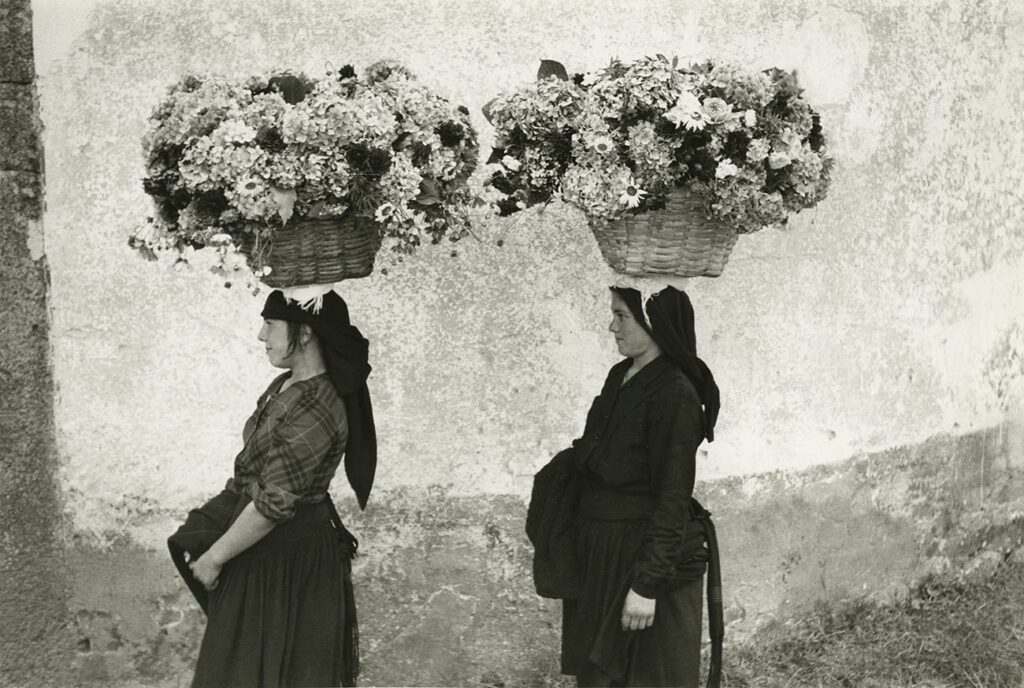Bigpicture ru deux femmes portugal 1956