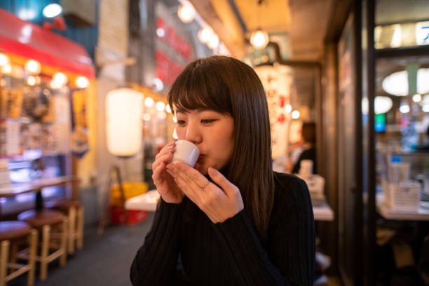 Здравствуй, водка! В Японии ищут креативный способ заставить молодежь выпивать