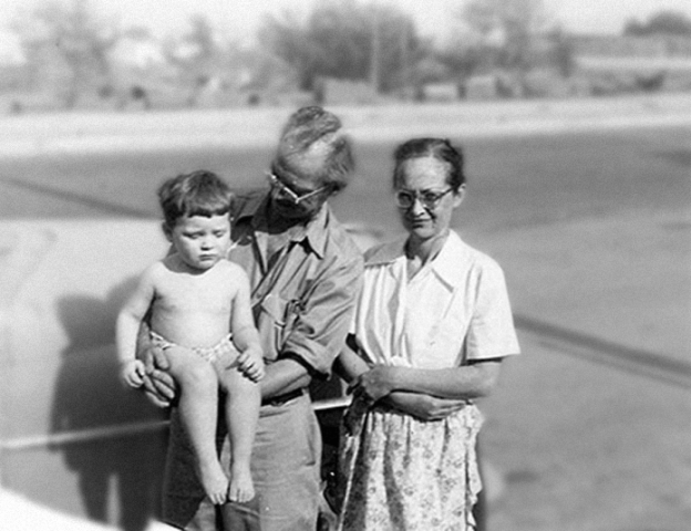 Bigpicture.ru Отец и мать Джини и ее старший брат в 1950-е