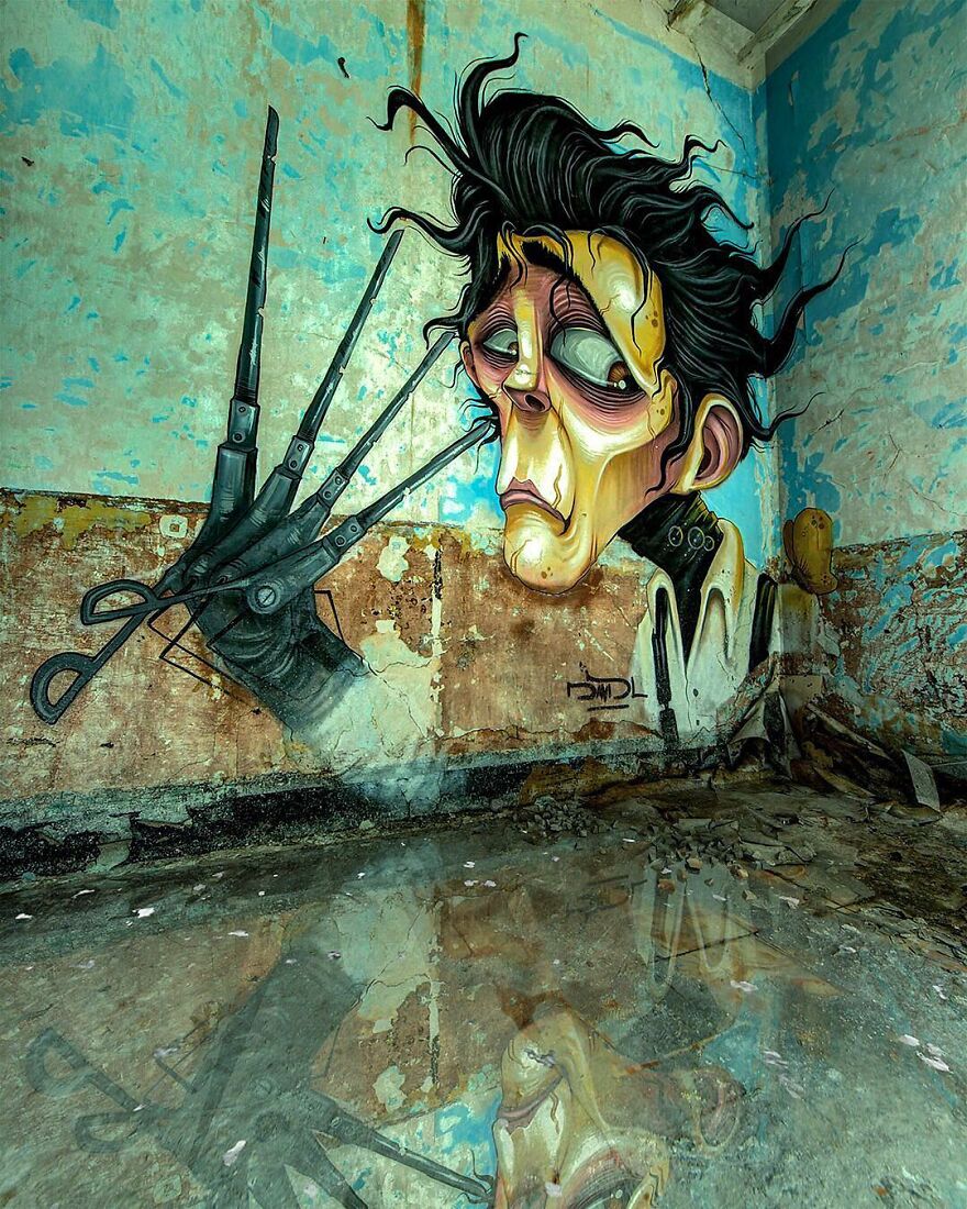 Bigpicture ru 6331894350cda barcelona artist creates graffiti of creepy popular characters interacting with abandoned places 632c31cebcf04 880