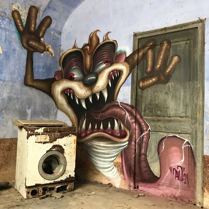 Bigpicture ru 63318944d57cb barcelona artist creates graffiti of creepy popular characters interacting with abandoned places 632c32420ec1c 880