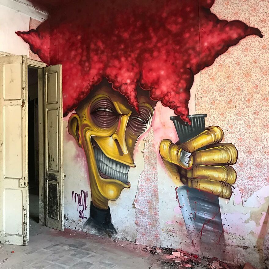 Bigpicture ru 633189450f7b4 barcelona artist creates graffiti of creepy popular characters interacting with abandoned places 632c3205a846d 880