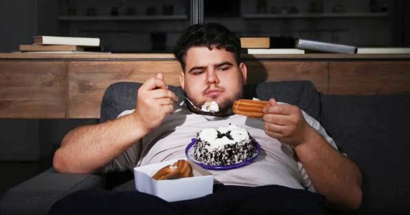 Bigpicture ru depositphotos 325041060 stock photo depressed overweight man eating sweets jpg 85