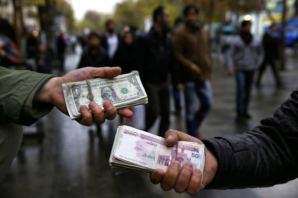 Деньги США. Валюта Ирана. Доллары в Ираке. Покупка дешевого доллара