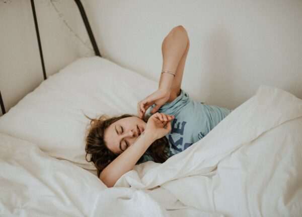 Без нервов и будильника: 10 способов легче просыпаться по утрам