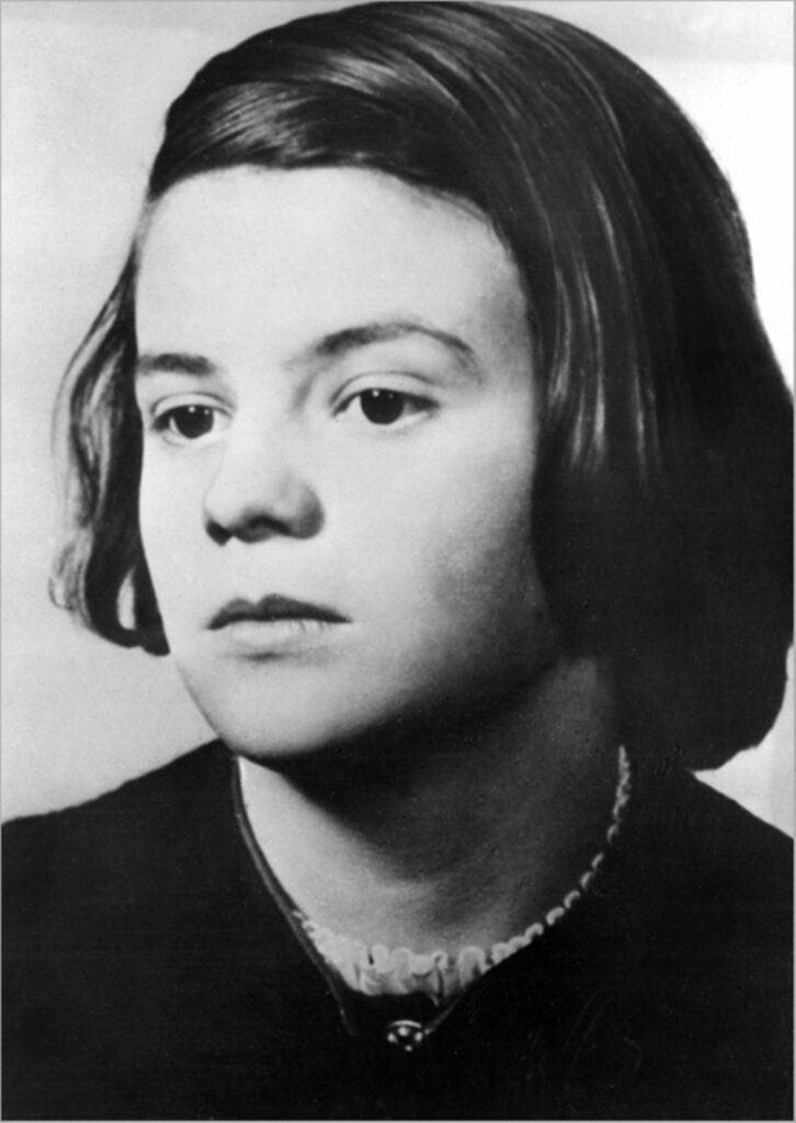 История отважной девушки Софи Шолль, казненной нацистами на гильотине