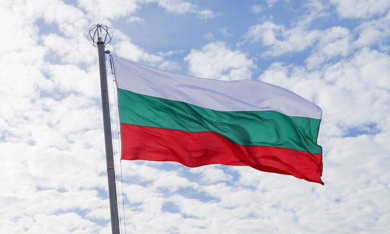 Флаг Болгарии. Почему россияне выбирают Болгарию для ПМЖ. Переезд, жизнь, расходы