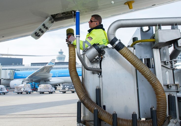 Как работает туалет в самолете, или Почему раньше нельзя было есть голубой лед
