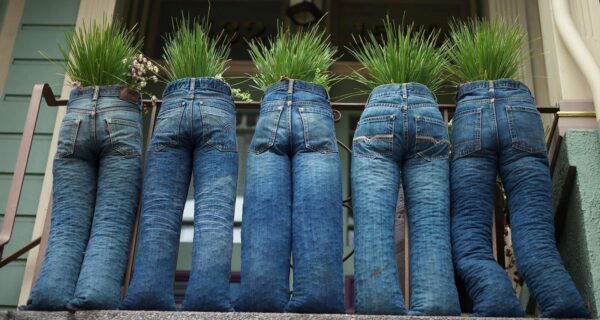 10 классных идей — что сделать из старых джинсов