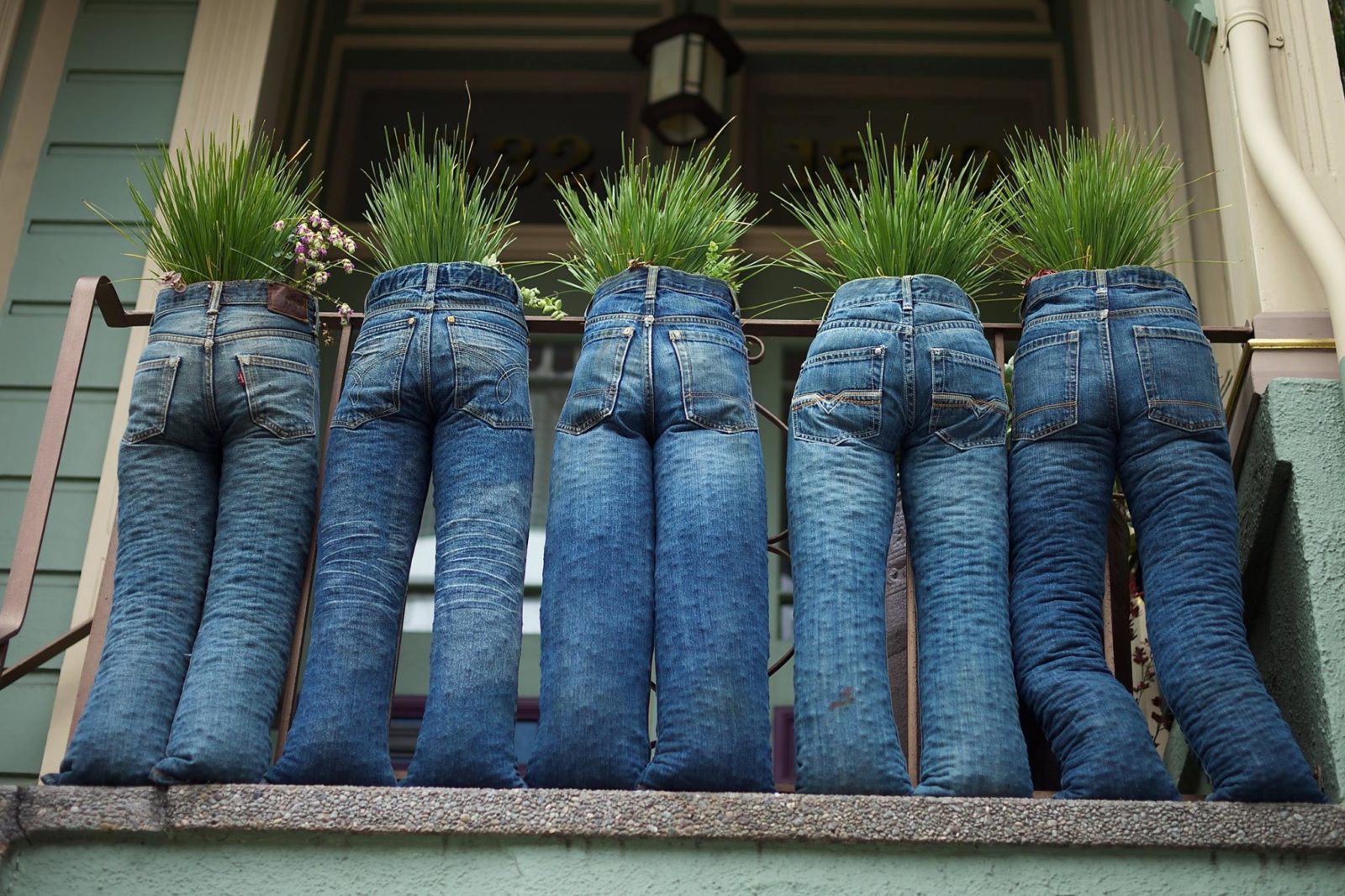 Как сшить коврик из старых джинсов своими руками: используем джинсовые полоски и лоскуты