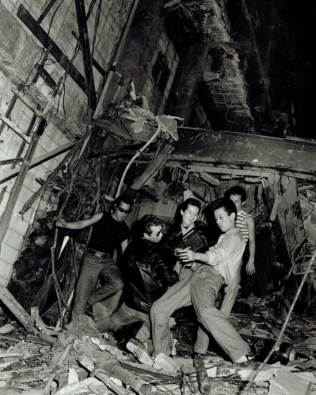 Банда босодзоку среди развалин Токио 1970-е Сэйдзи Курата