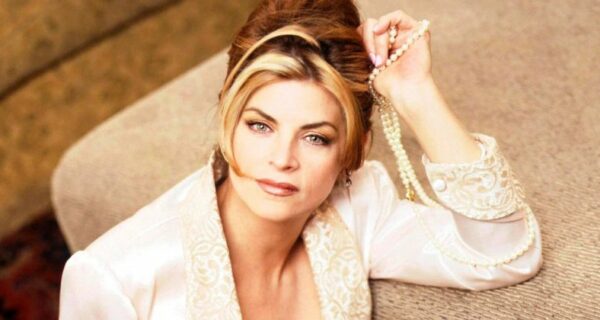 Как суперзвезда кино 90-х Керсти Элли из-за обжорства потеряла все и умерла