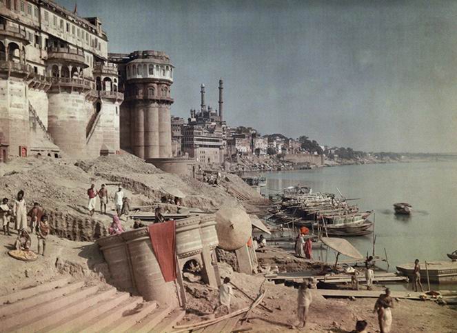 A view of a bathing ghat on the shores of the ganges river.