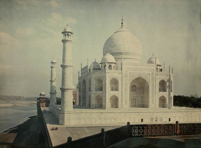 A view of the taj mahal on the jumna river.