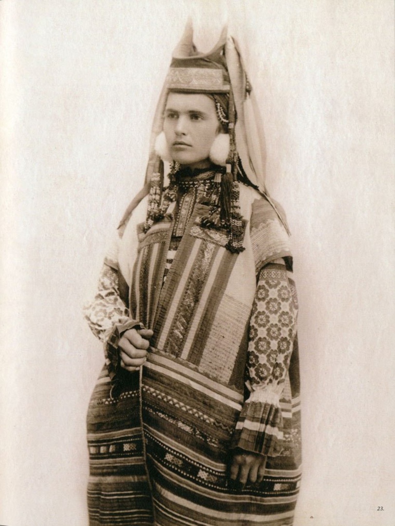 «Рогатыя кичка»: почему женщины на Руси носили головные уборы с рожками 