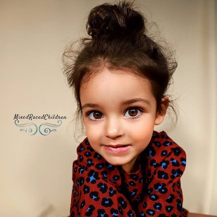 Девочка египет и великобритания большие глаза