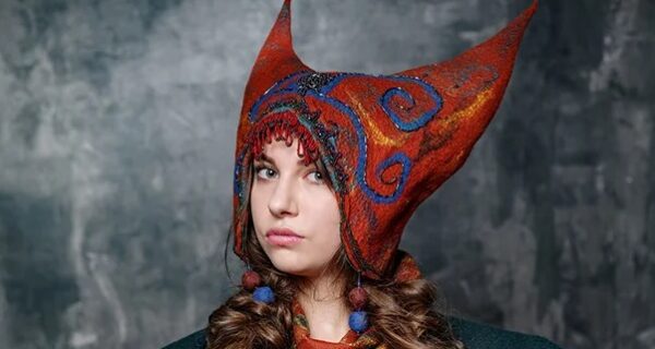 «Рогатыя кичка»: почему женщины на Руси носили головные уборы с рожками