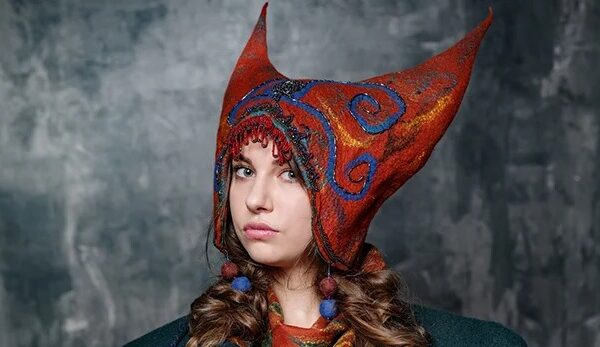 «Рогатыя кичка»: почему женщины на Руси носили головные уборы с рожками