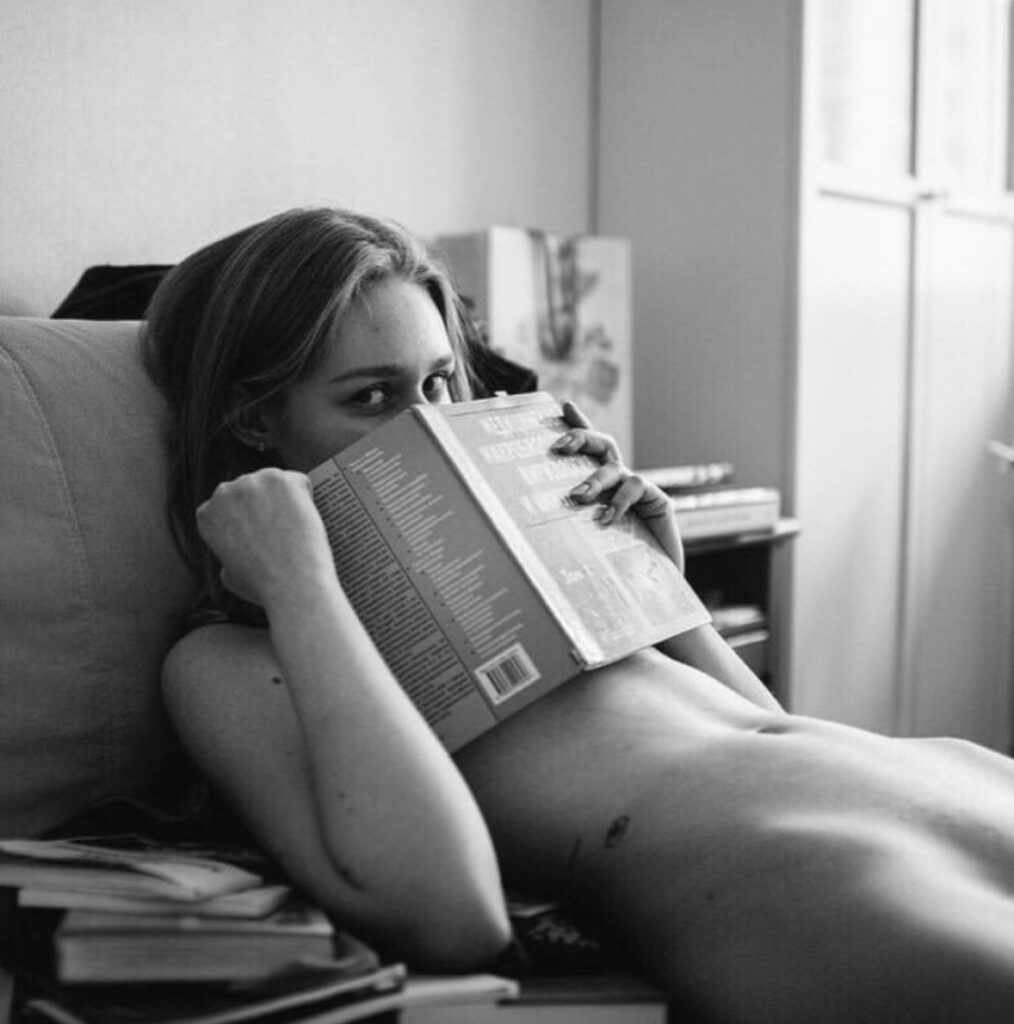 Bigpicture.ru сексуальных девушек, читающих книги