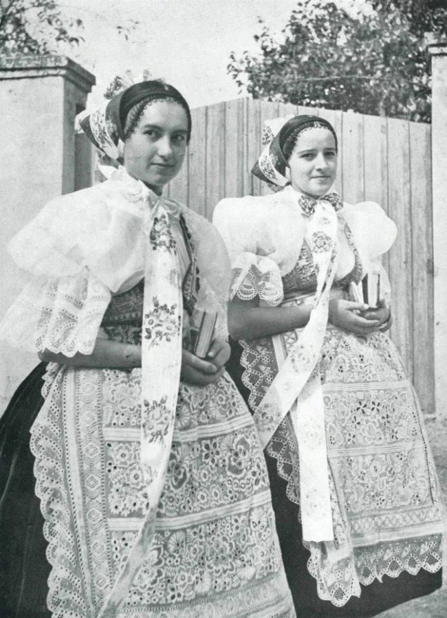 Bigpicture.ru старинные фото невест в национальных свадебных костюмах
