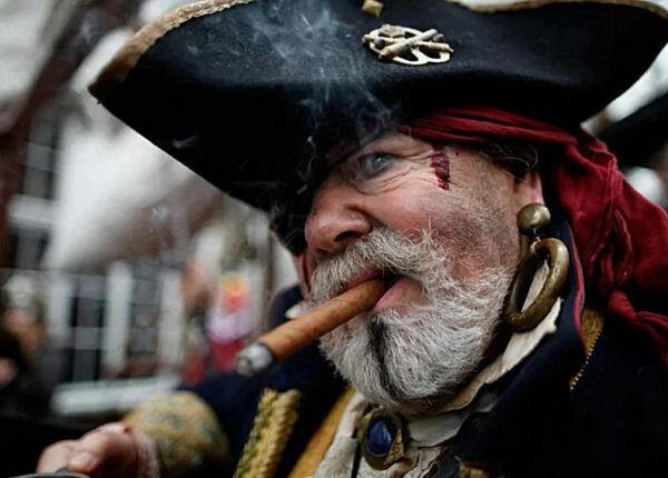 Пираты носили серьгу в ухе совсем не для красоты