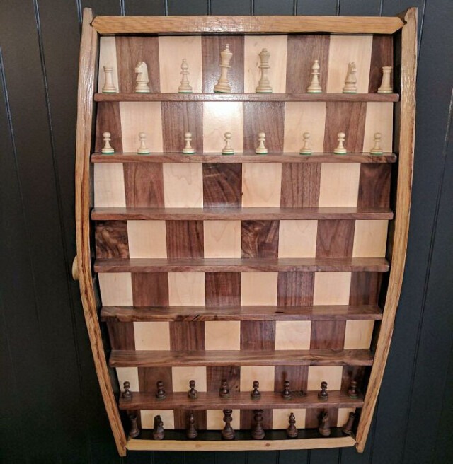Bigpicture.ru Вертикальная шахматная доска в бурбон-баре