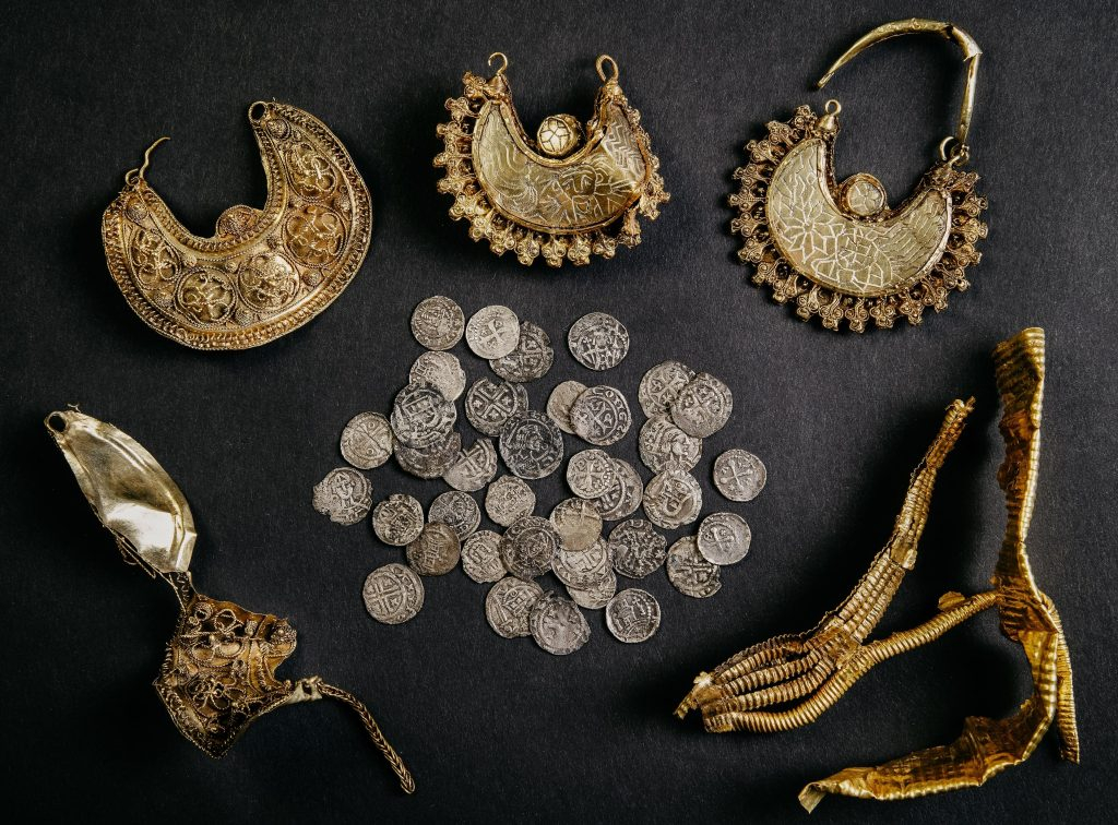 Bigpicture.ru Самый богатый средневековый клад обнаруженный в Голландииunique treasure min min 1024x756.jpeg