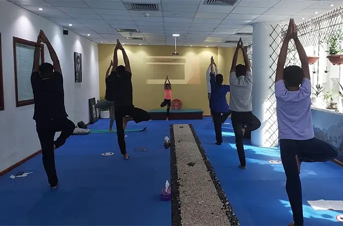 Bigpicture.ru 7-летняя индианка стала самым юным в мире инструктором по йогеgupta yoga teaching tcm2