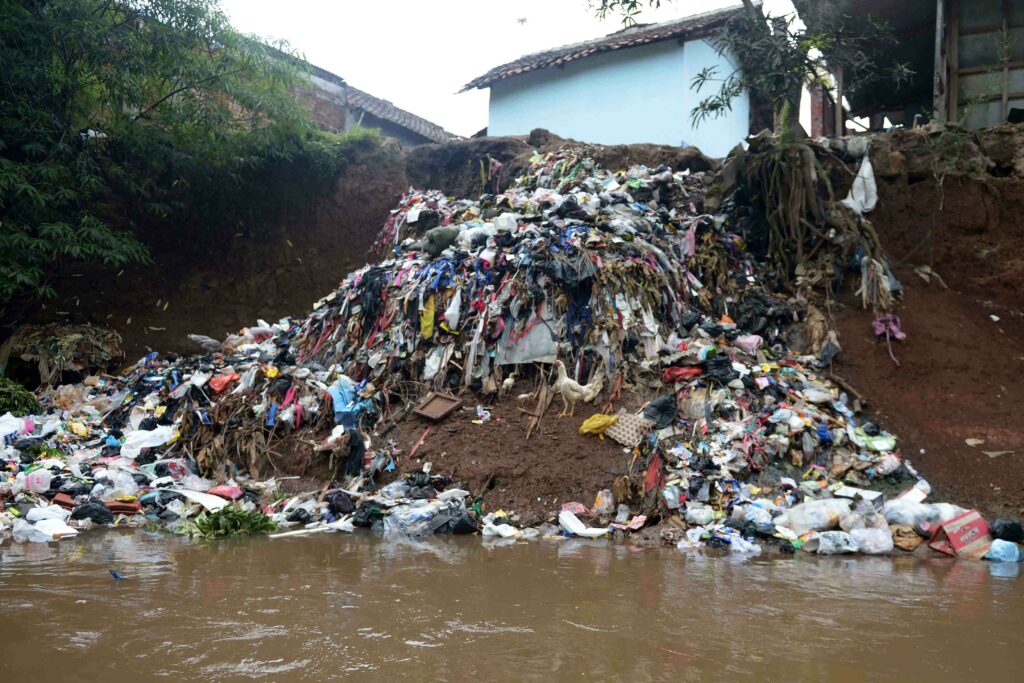 Indonesia environment water pollution waste