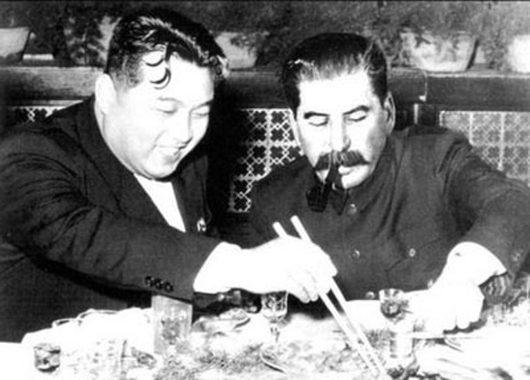 Bigpicture.ru Сталин обедает с Ким Ир Сеном