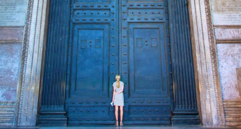 Загадка дверей Пантеона, которые весят 17 тонн, но открываются одним человеком