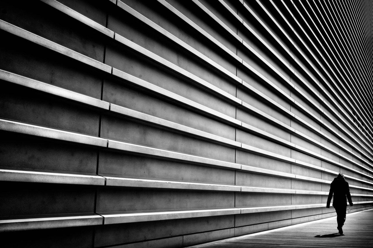 Работа автора Джуничи Хакояма, игра света и тени