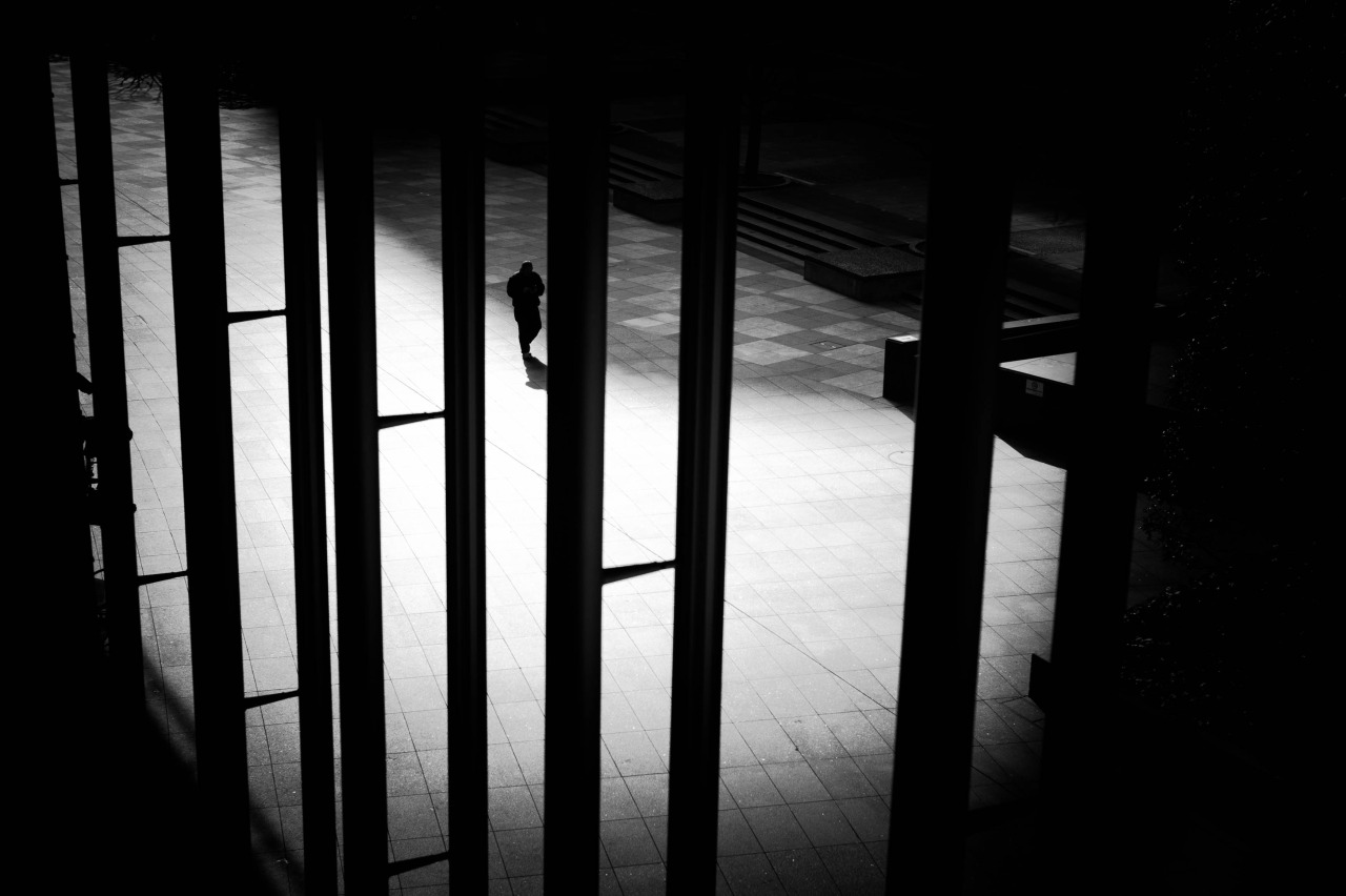 Геометрия и одинокая фигура на снимке фотографа Хакоямы