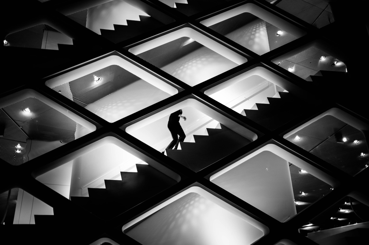 Уличный снимок Junichi Hakoyama, насыщенная жизнь в монохроме