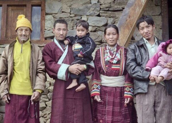 Одна на всех: почему в Тибете братьев женят на одной девушке