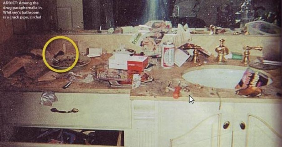 Bigpicture.ru Ванная комната в номере Уитни, где было обнаружено ее тело