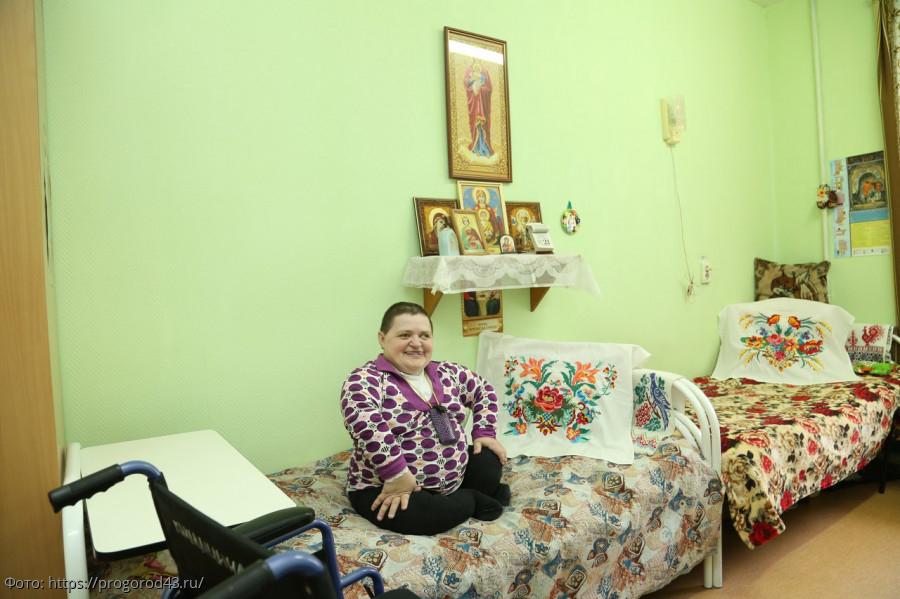 Bigpicture.ru Маша Михалицына, которую родная мать продержала 12 лет в сундуке