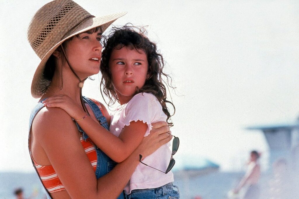 Деми Мур с дочкой Румер Уиллис в фильме Стриптиз 1996